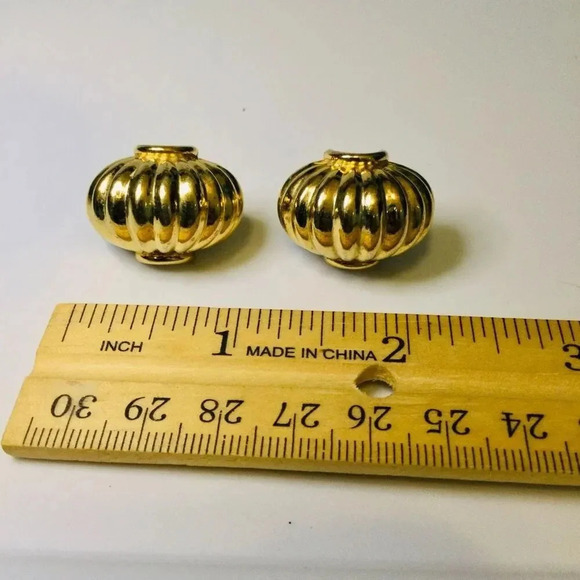 Vintage Womens Gold-tone Croissant‎ Ribbed Screwback Clip-on Fashion Earrings OS - Picture 3 of 5